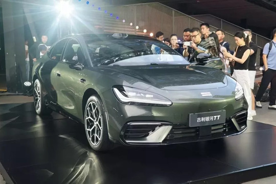 Tin xe 9/7: Geely Galaxy TT chạy 725 km, Bentley đặt tên SUV điện đầu tiên