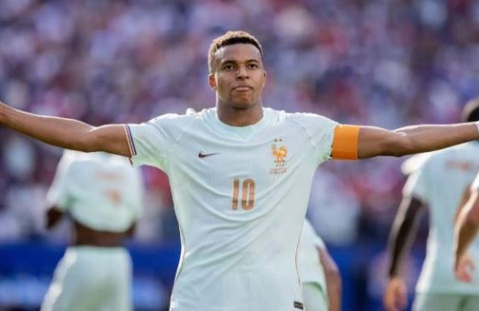 Kylian Mbappe chạm mốc 20 bàn thắng, đưa tuyển Pháp vào bán kết World Cup 2026