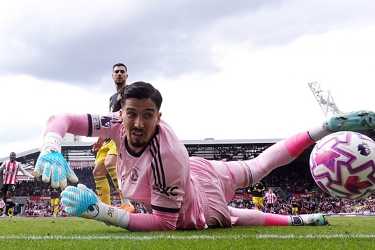 Altay Bayindir chia tay Manchester United: Sự nghiệt ngã của vị trí số một tại Old Trafford