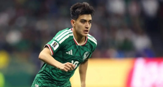 Arsenal dẫn đầu cuộc đua giành chữ ký "thần đồng" Gilberto Mora của Mexico