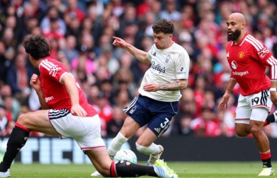 Manchester United nhắm Neco Williams: Giải pháp chia lửa cho Luke Shaw tại Old Trafford