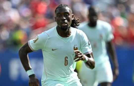 MU vượt mặt Arsenal trong cuộc đua chiêu mộ Manu Kone từ AS Roma