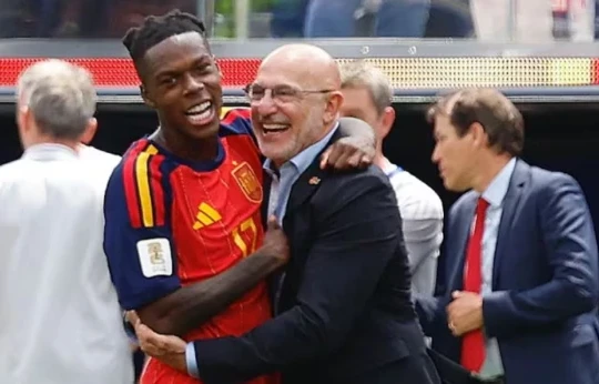 Luis de la Fuente 2.0: Nghệ thuật xoay tua đưa Tây Ban Nha tiến sát ngai vàng World Cup