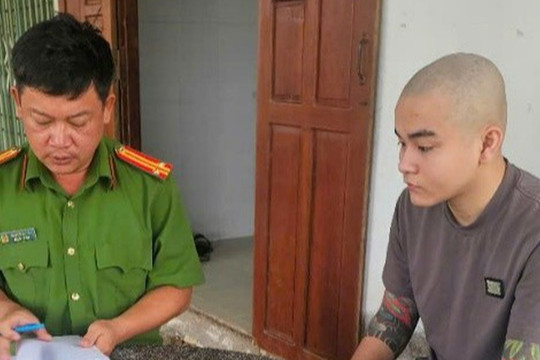 Đối tượng giao cấu với trẻ vị thành niên ra đầu thú