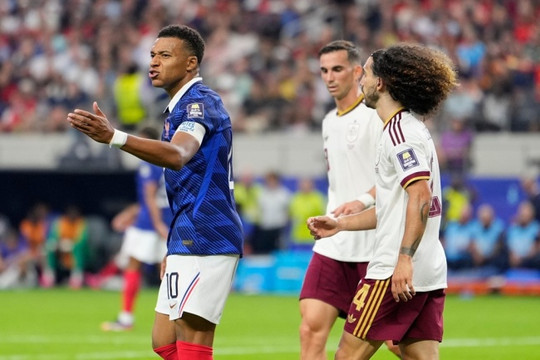 Tây Ban Nha hạ gục Pháp 2-0: Lamine Yamal thoát thẻ sau pha va chạm khiến Mbappe ngã gục