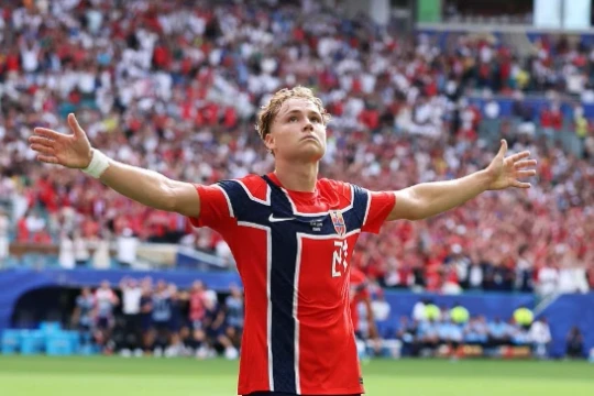 Andreas Schjelderup: Cơn lốc Na Uy khiến các đại gia Ngoại hạng Anh mê mẩn