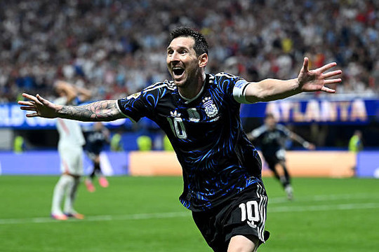 Messi rực sáng với cú đúp kiến tạo, Argentina ngược dòng hạ Anh vào chung kết World Cup 2026