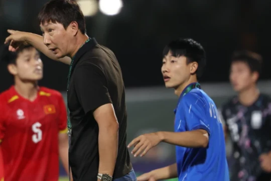 HLV Kim Sang-sik gia cố tấm khiên cho ĐT Việt Nam: Triết lý thực dụng trước thềm ASEAN Cup 2026