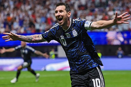 Messi và nghệ thuật đi bộ hạ gục tuyển Anh: Argentina ngược dòng vào chung kết World Cup 2026