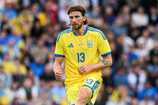 Liverpool nhắm Illia Zabarnyi: Tham vọng nâng tầm hàng thủ của Andoni Iraola