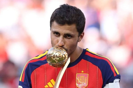 Rodri đoạt Quả bóng vàng World Cup 2026: Sự trở lại vĩ đại của ông chủ tuyến giữa