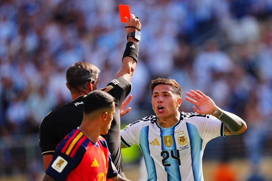 Enzo Fernandez nhận thẻ đỏ, Argentina gục ngã trước Tây Ban Nha tại chung kết World Cup