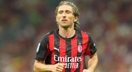 Luka Modric chính thức gia hạn với AC Milan đến năm 2027: Giá trị của bản lĩnh tuổi 40