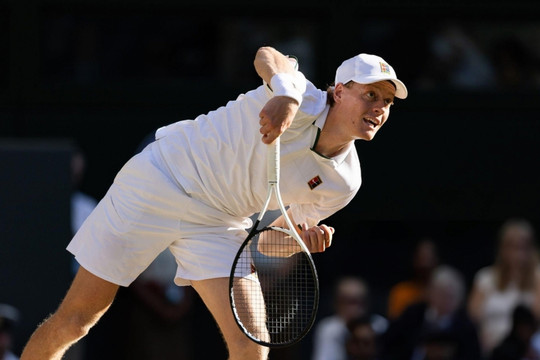 Nghịch lý Jannik Sinner: Đứng thứ 35 về giao bóng nhưng vẫn thống trị ATP Tour