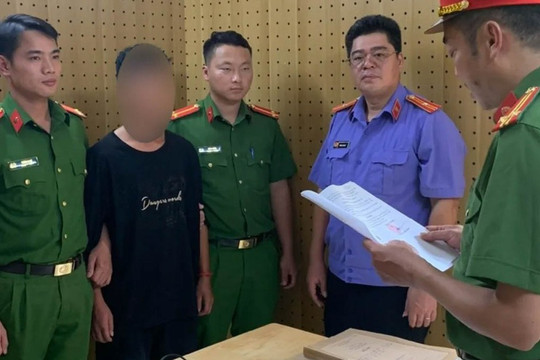 Dụ bé gái chưa đủ 13 tuổi ra khỏi ký túc xá trong đêm để hiếp dâm