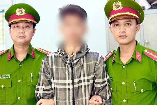 Dùng kiếm chém người sau trận bóng đá giao hữu