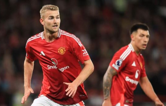 Manchester United và bài toán hàng thủ: Đi tìm những người không phổi giải cứu Old Trafford