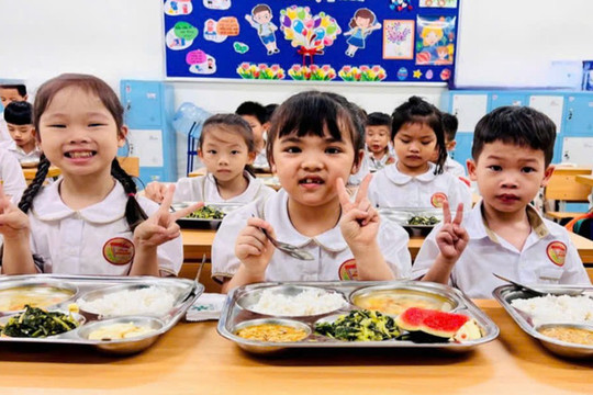 Hà Nội: Năm học 2026 - 2027, UBND phường, xã sẽ lựa chọn, ký hợp đồng với đơn vị cung cấp bữa ăn bán trú