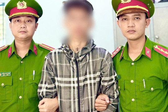 Mâu thuẫn sau trận bóng giao hữu, 2 thiếu niên chém cầu thủ đội bạn nguy kịch rồi bỏ trốn