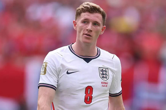 Tân binh 116 triệu bảng Elliot Anderson châm ngòi đại chiến bằng tuyên bố Man City là nhà vua Manchester