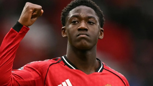 Vì sao Kobbie Mainoo là hạt nhân bất khả xâm phạm tại tuyến giữa Manchester United?
