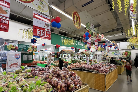 Nhiều mặt hàng thực phẩm tươi sống tại MM Mega Market Hà Đông thiếu thông tin tem nhãn