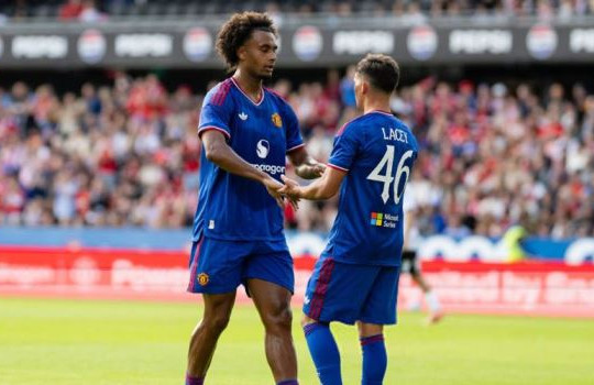 Joshua Zirkzee lập siêu phẩm, dàn sao trẻ Man Utd vùi dập Rosenborg 5 bàn không gỡ