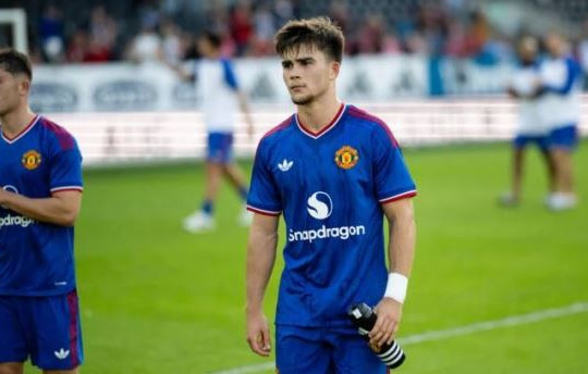 Harry Amass rực sáng trước Rosenborg: Cuộc lật đổ vị trí hậu vệ trái tại Man United