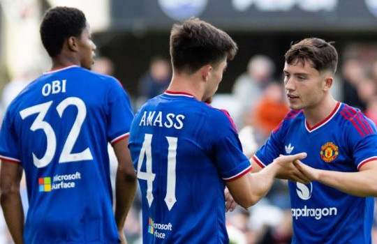 MU vùi dập Rosenborg 5-0: Cú hích từ lò Carrington và 'cơn đau đầu dễ chịu' của Carrick