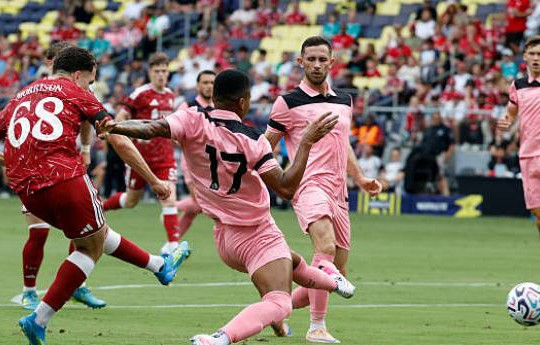 Liverpool ngược dòng hạ Sunderland 4-2 trong trận cầu 6 bàn thắng