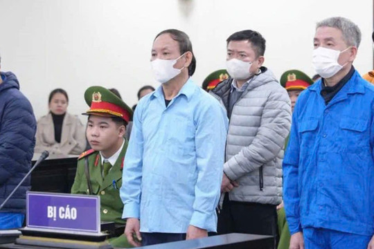 Cấm đội mũ, đeo kính màu khi tham dự phiên toà