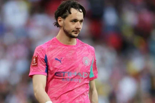 Leeds United vượt Chelsea và Newcastle chuẩn bị sở hữu James Trafford với giá 40 triệu bảng
