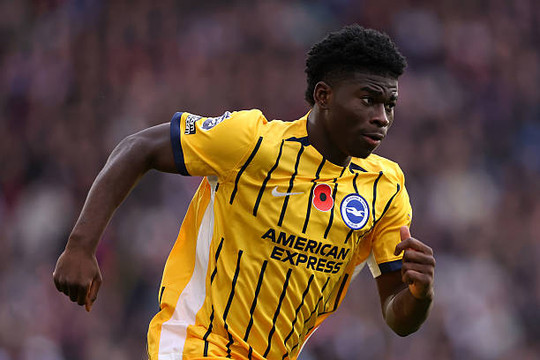 Manchester United cân nhắc Carlos Baleba, mỏ neo tiềm năng cho tuyến giữa dài hạn