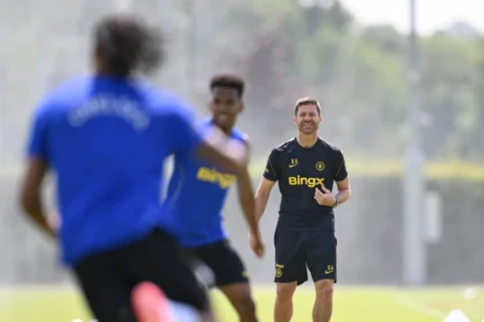 Xabi Alonso tái thiết Chelsea: Bài toán chiến thuật với Jordan Henderson và Danny Welbeck