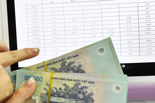 Gửi tiết kiệm 300 triệu đồng: chọn kỳ hạn cố định hay linh hoạt để giảm rủi ro mất lãi