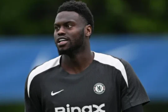 Napoli muốn mượn Benoit Badiashile từ Chelsea với phí khoảng 3 triệu euro một mùa