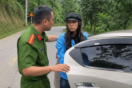 Đội tóc giả, cố thủ trong ô tô, Trần Văn Tam vẫn bị bắt