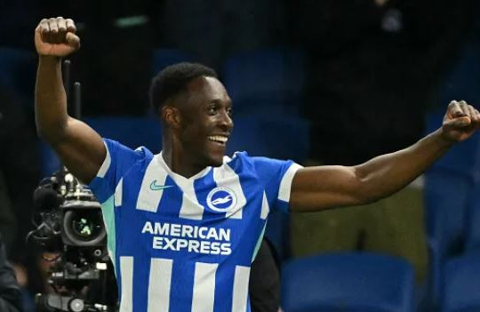 Chelsea chiêu mộ Danny Welbeck: Gary Neville chỉ trích Man Utd vì bài học quá khứ