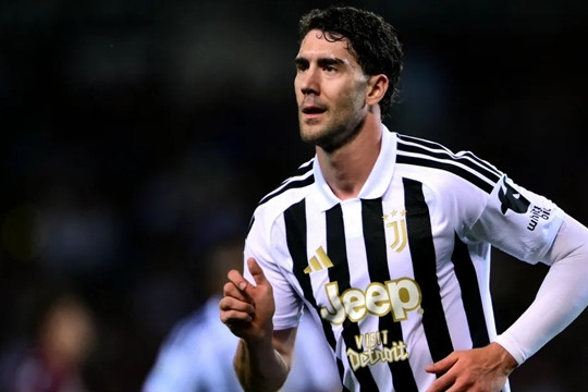 Manchester United bế tắc thương vụ Dusan Vlahovic vì rào cản lương thưởng