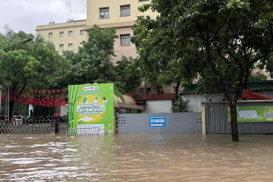 Hệ thống thời tiết gây mưa lớn đã suy yếu, miền Bắc chỉ còn mưa rải rác