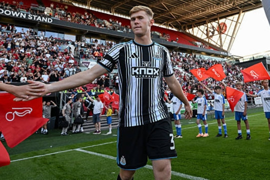 Man Utd muốn chiêu mộ Lewis Hall 50 triệu bảng giữa cơn khủng hoảng của Newcastle