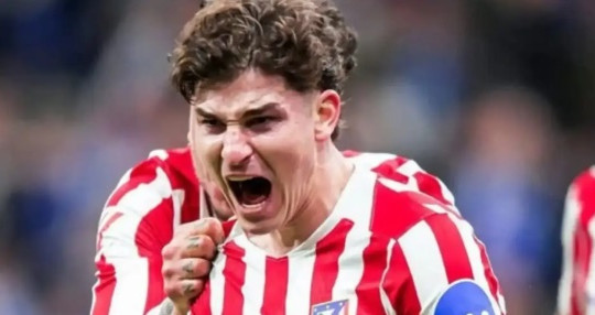 Barcelona phớt lờ đơn kiện từ Atletico Madrid để quyết chiêu mộ Julian Alvarez