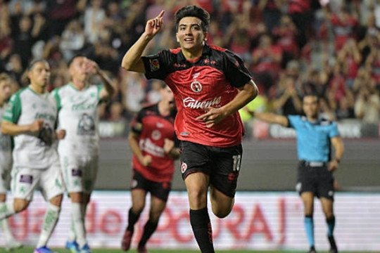 Man United chi 20 triệu bảng chiêu mộ Gilberto Mora làm phương án kế thừa Bruno Fernandes