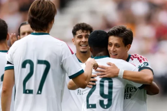 Endrick nổ súng rực rỡ, Real Madrid hòa Fiorentina 2-2 trong trận giao hữu kịch tính