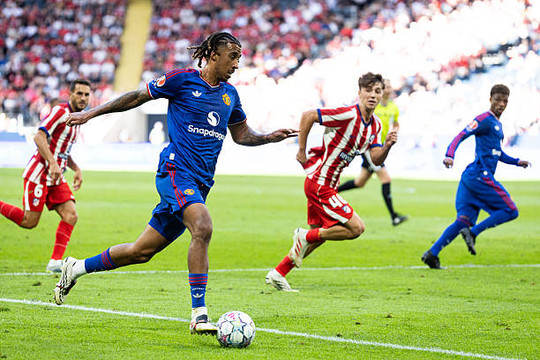 Leny Yoro và tham vọng đưa Manchester United trở lại đỉnh cao Ngoại hạng Anh