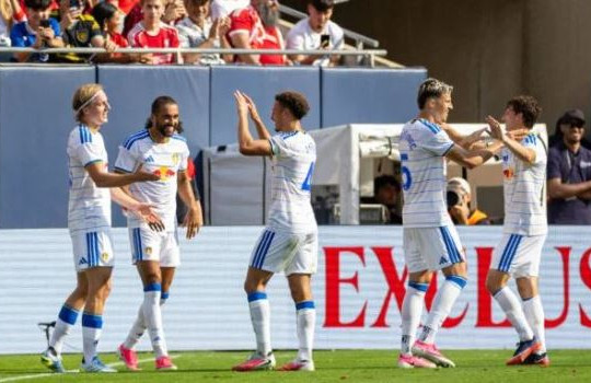 Leeds ngược dòng hạ Liverpool 4-2 trong trận giao hữu tại Chicago
