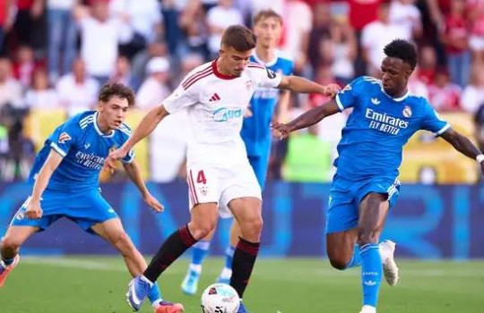 Đại diện Vinicius Junior chỉ trích gay gắt tin đồn chuyển nhượng sang Arsenal