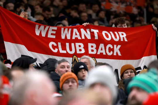 Manchester United công khai xin lỗi người hâm mộ vì sai sót trong chiến dịch triệt phá vé chợ đen