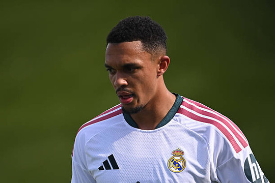 Nỗi đau ở tuyển Anh biến Alexander-Arnold thành thứ vũ khí nguy hiểm nhất của Jose Mourinho