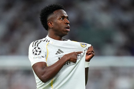 Carragher vạch trần thương vụ Arsenal mua Vinicius: Chiêu trò gia hạn với Real Madrid